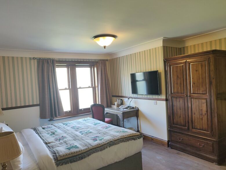 Hotel The Whispering Pine Lodge