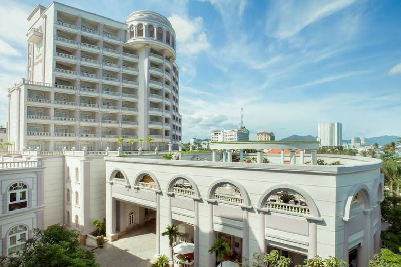 Sunrise Nha Trang Beach Hotel & Spa