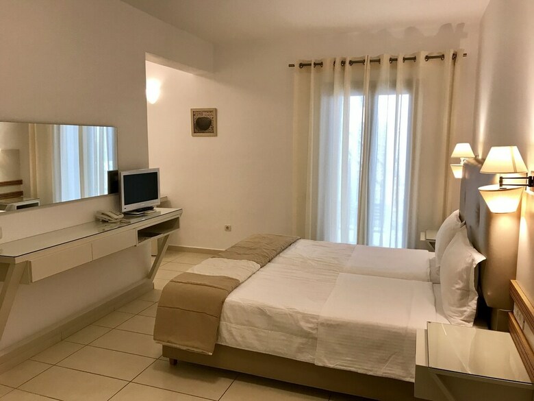 Aparthotel Lithos By Spyros & Flora