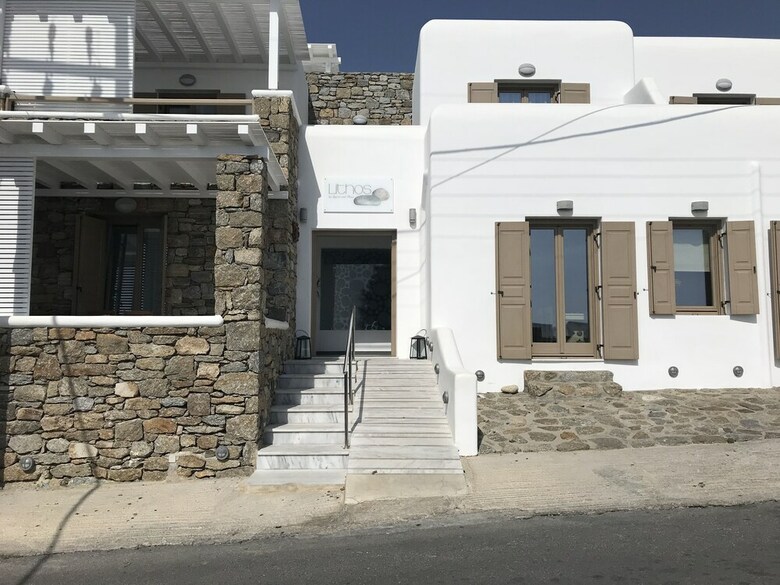 Aparthotel Lithos By Spyros & Flora