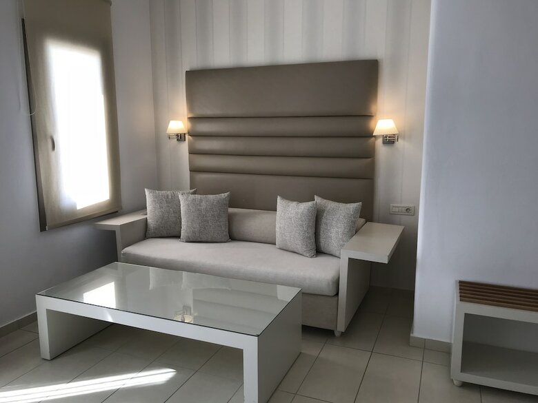 Aparthotel Lithos By Spyros & Flora