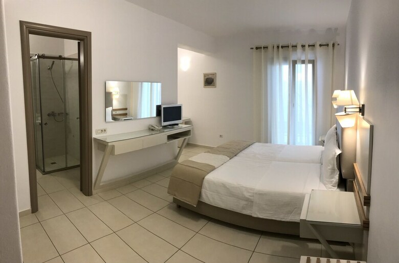 Aparthotel Lithos By Spyros & Flora