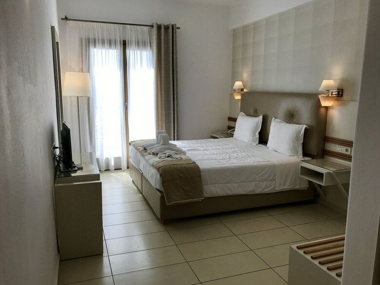 Aparthotel Lithos By Spyros & Flora