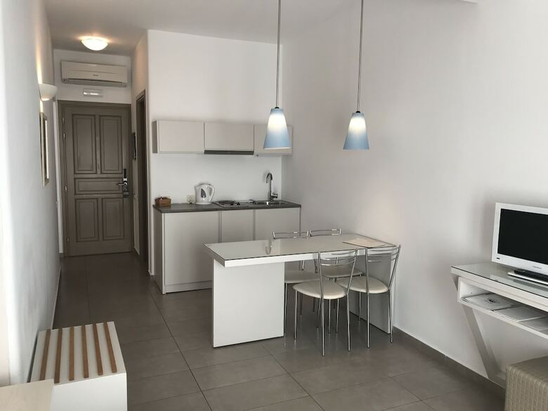 Aparthotel Lithos By Spyros & Flora
