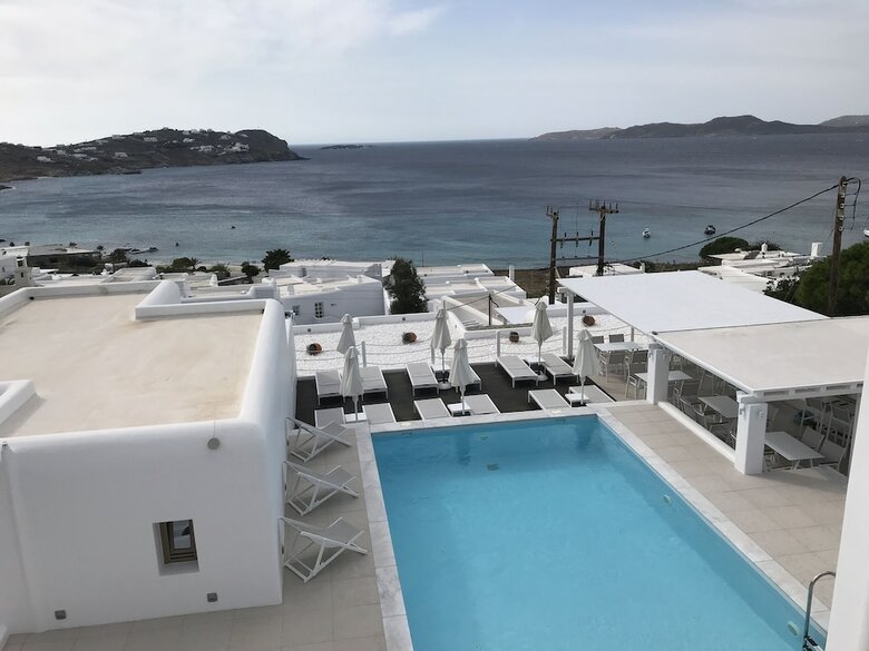 Aparthotel Lithos By Spyros & Flora