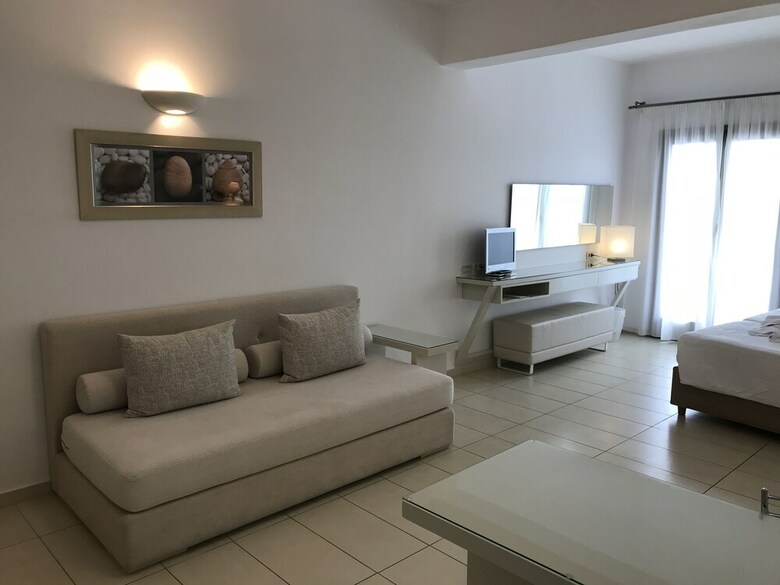 Aparthotel Lithos By Spyros & Flora