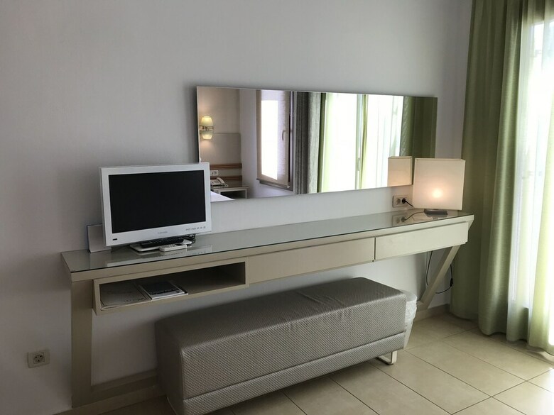 Aparthotel Lithos By Spyros & Flora