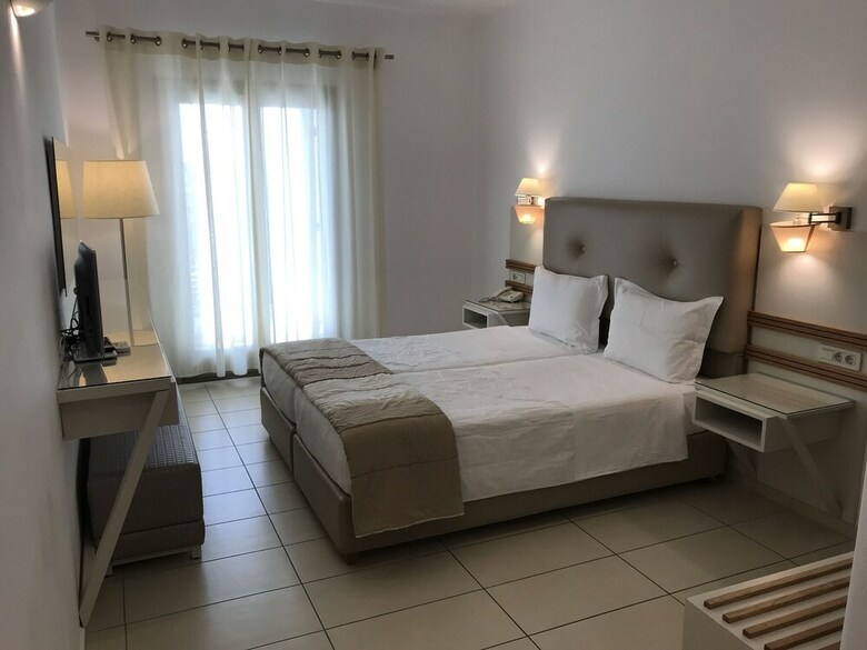 Aparthotel Lithos By Spyros & Flora