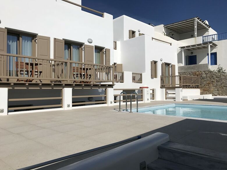 Aparthotel Lithos By Spyros & Flora