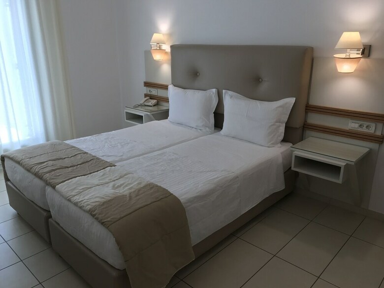 Aparthotel Lithos By Spyros & Flora