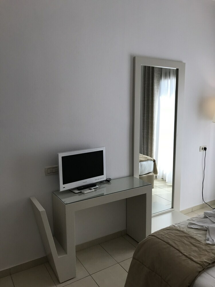 Aparthotel Lithos By Spyros & Flora