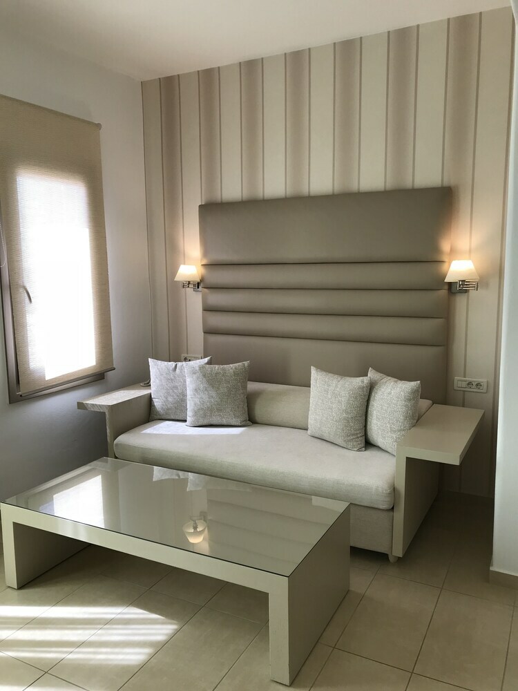 Aparthotel Lithos By Spyros & Flora