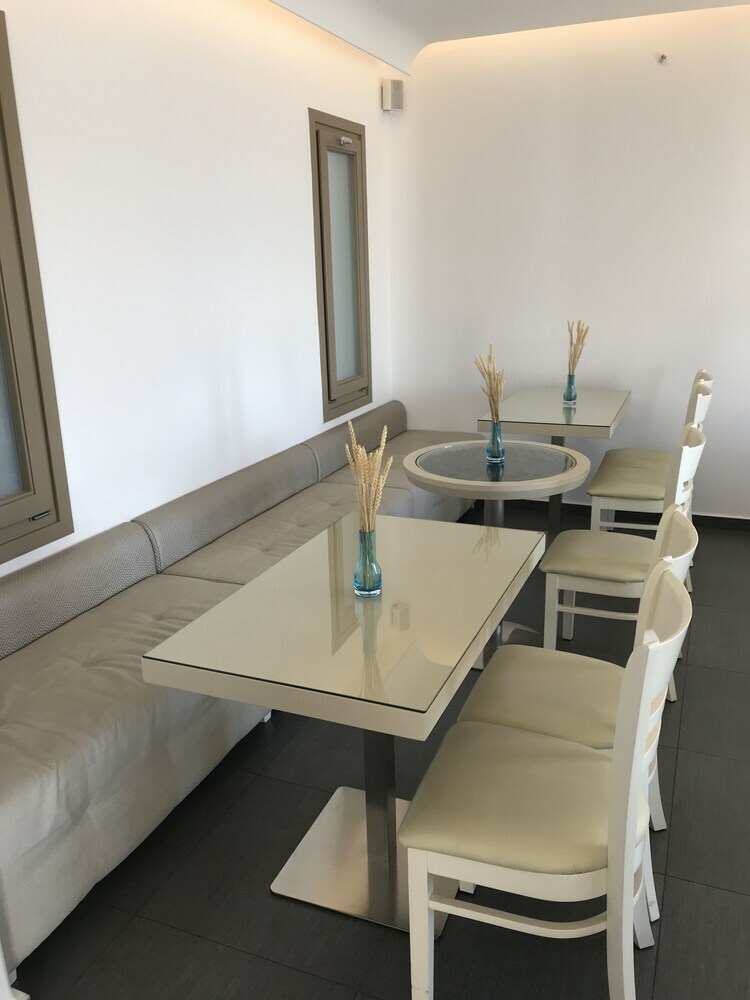 Aparthotel Lithos By Spyros & Flora