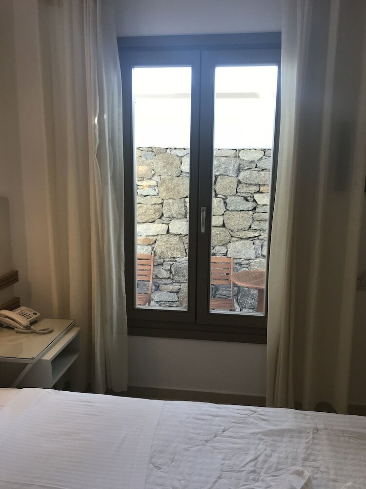 Aparthotel Lithos By Spyros & Flora