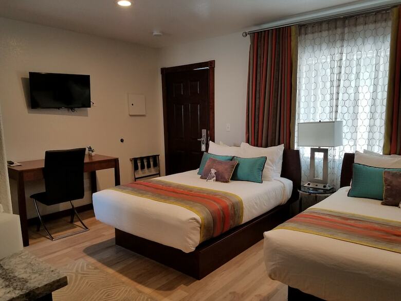Hotel Shoshone Inn