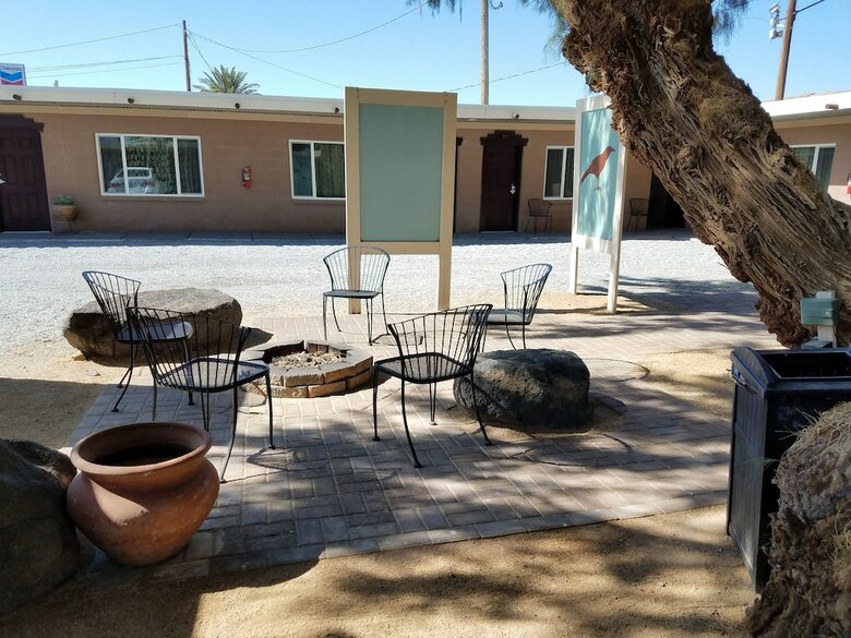 Hotel Shoshone Inn