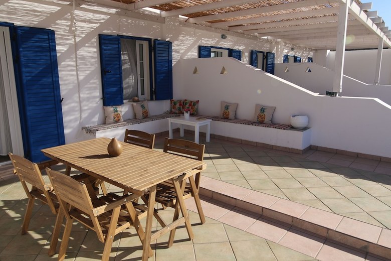 Armadoros Hotel / Ios Backpackers