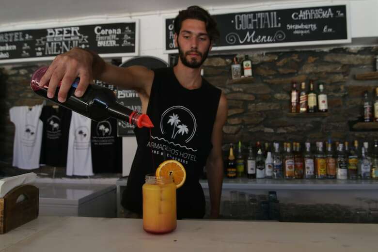 Armadoros Hotel / Ios Backpackers