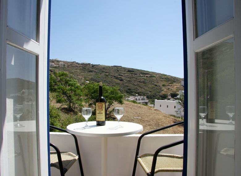 Armadoros Hotel / Ios Backpackers