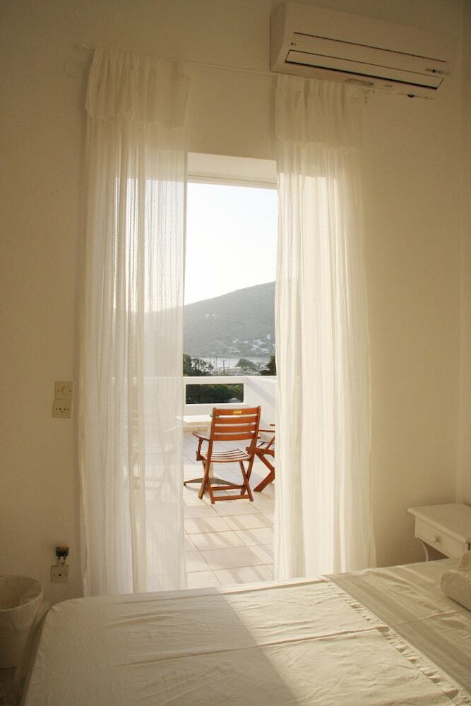 Armadoros Hotel / Ios Backpackers