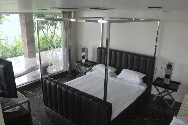 Ravine Hotel
