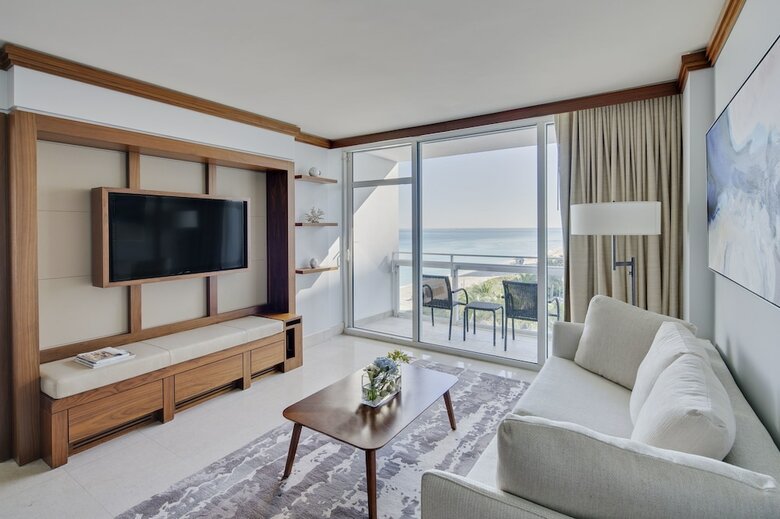 Hotel Carillon Miami Wellness Resort