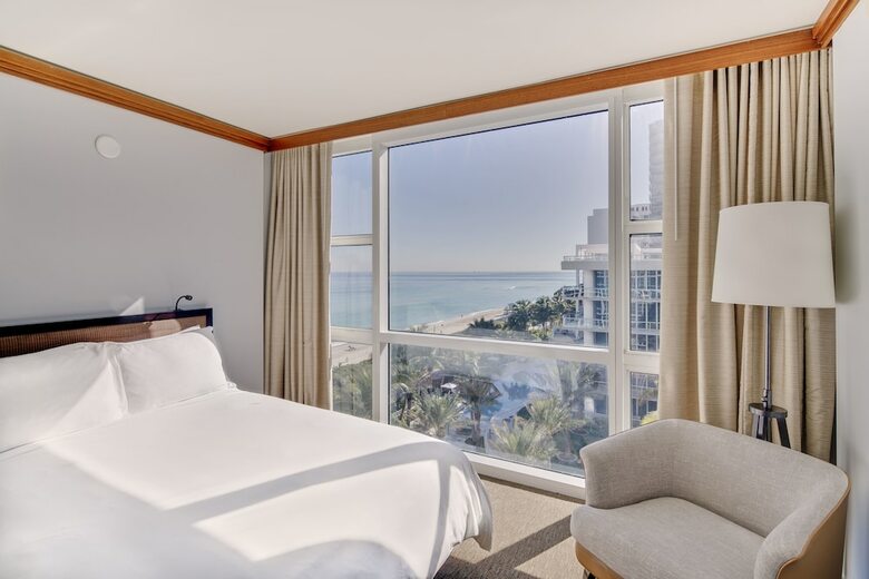 Hotel Carillon Miami Wellness Resort