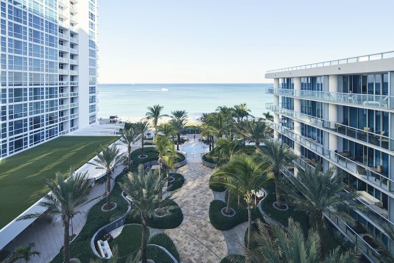 Hotel Carillon Miami Wellness Resort