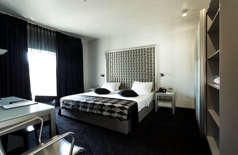 Central Hotel By Zeus International