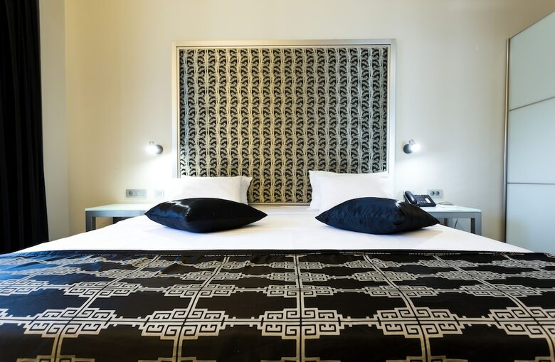 Central Hotel By Zeus International