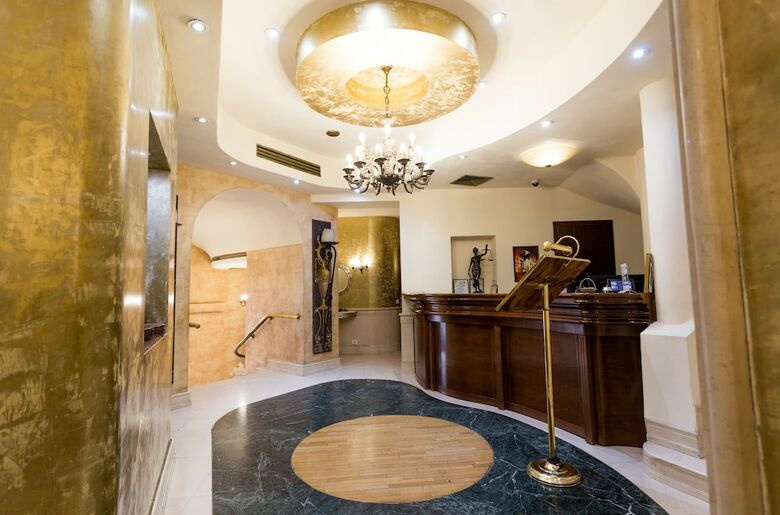 Hotel Opera By Zeus International