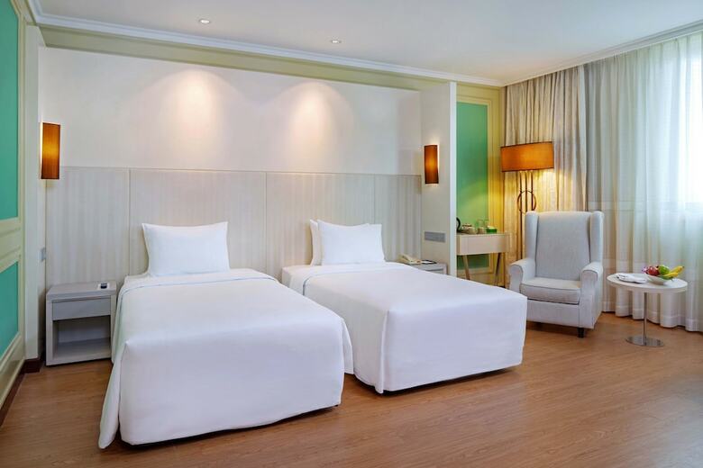 Windsor Plaza Hotel