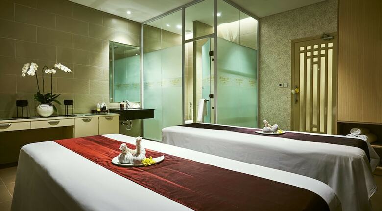 Windsor Plaza Hotel