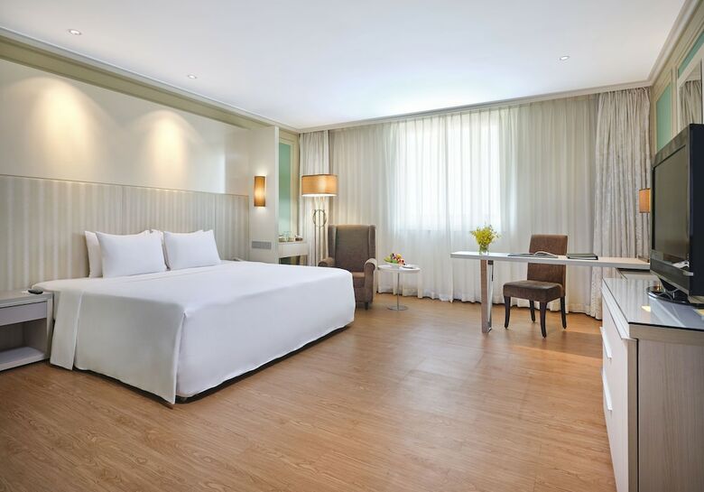 Windsor Plaza Hotel