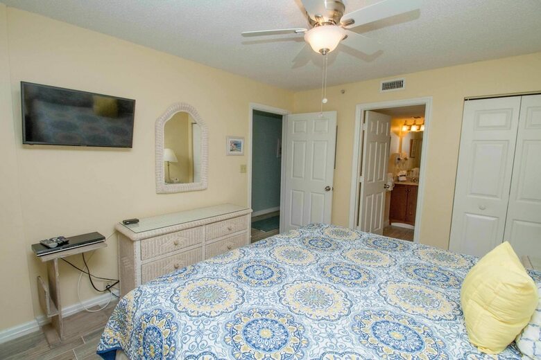 Pelican Beach Resort & Conference Center