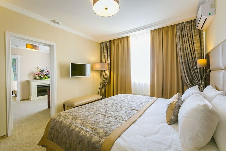 Hotel Salut