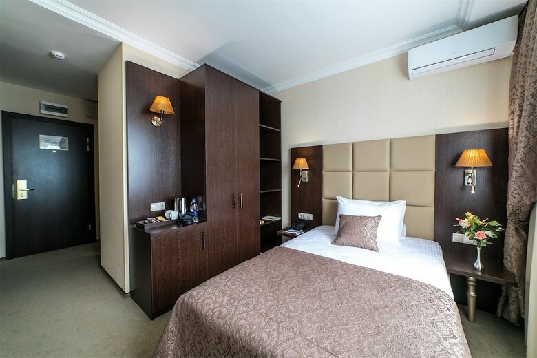 Hotel Salut