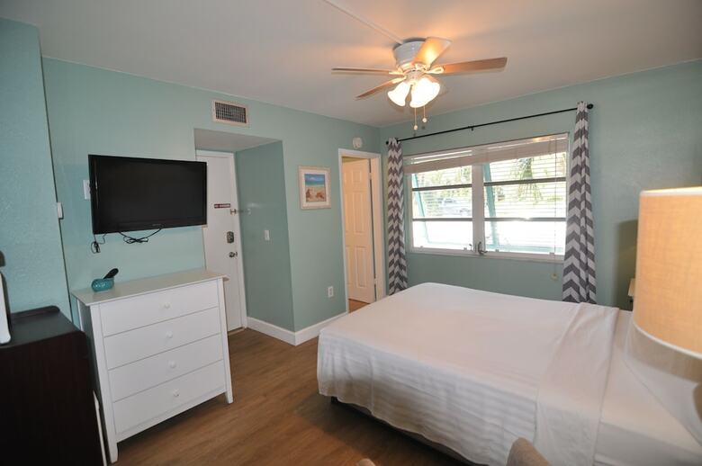 Lido Islander Inn