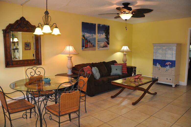 Lido Islander Inn