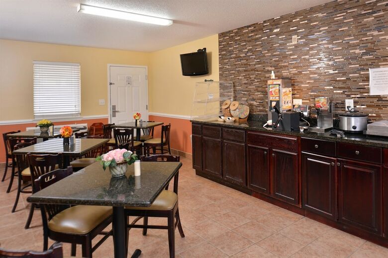 Motel Douglas Inn And Suites