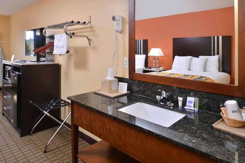 Motel Douglas Inn And Suites