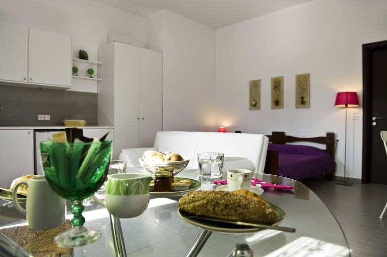 Apartamentos Tsakanos Home