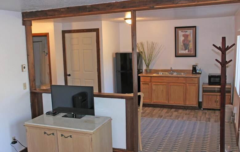 Hotel The Rustic Inn
