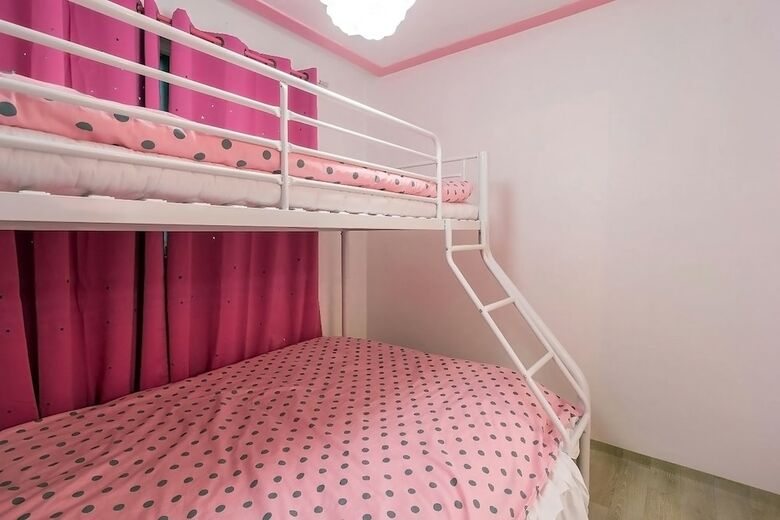 Hotel Nanu Guesthouse Pink Female Only