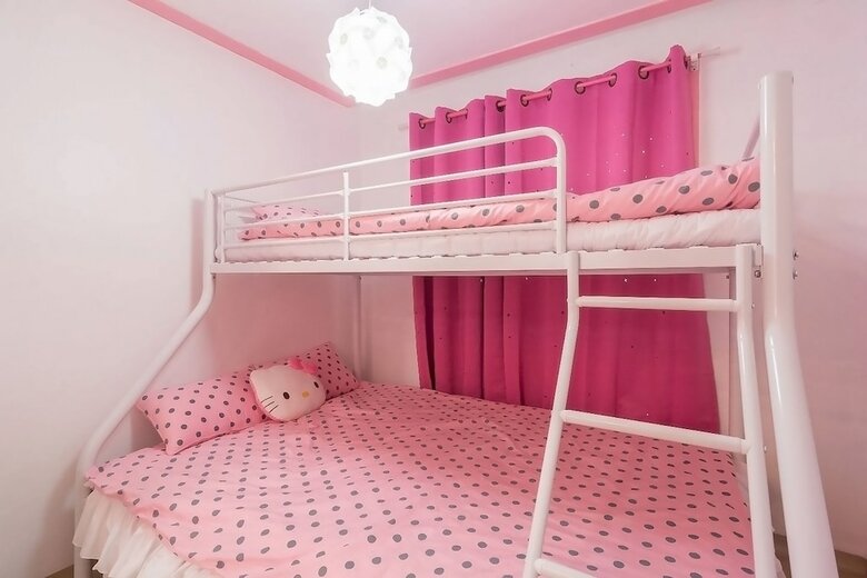Hotel Nanu Guesthouse Pink Female Only