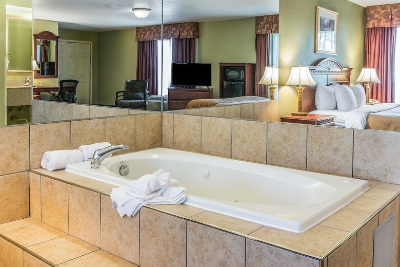 Hotel Quality Inn & Suites Ann Arbor Hwy 23
