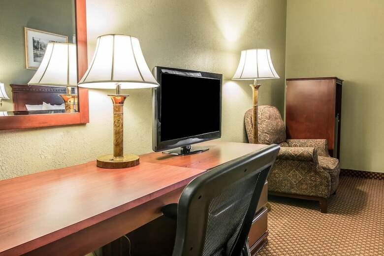 Hotel Quality Inn & Suites Ann Arbor Hwy 23
