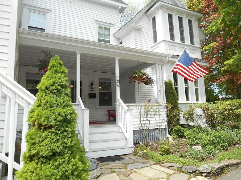 Bayberry House Bed And Breakfast