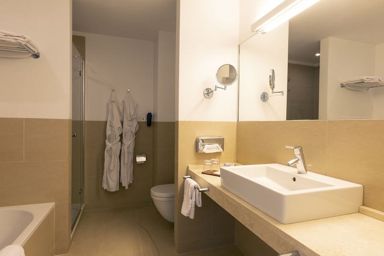 Hotel Aimia