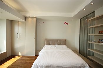 Rich&young Seasons Park Service Apartment